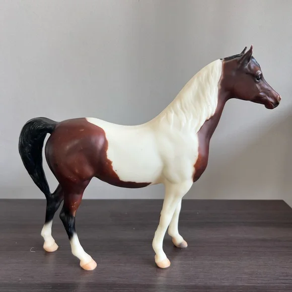 Breyer Horse Karma Gypsy, Pinto Half Arab #948 - Picture 2 of 10